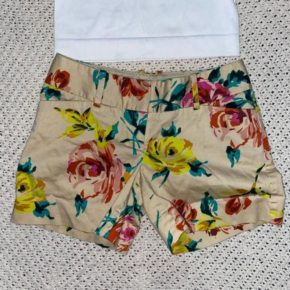 Super Cute Floral Shorts from Outback Red - Size 0 - Picture 6 of 7